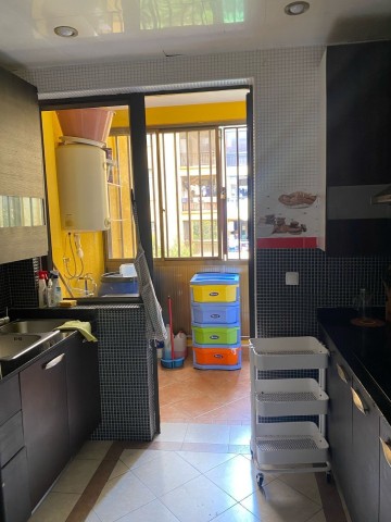 A Venda Apartamento T3, no Condomínio Jardim de Rosas, Camama.