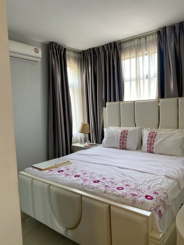 A Venda Apartamento T3, no Condomínio Jardim de Rosas, Camama.