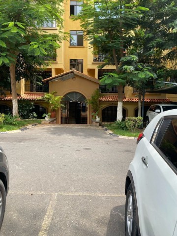 A Venda Apartamento T3, no Condomínio Jardim de Rosas, Camama.