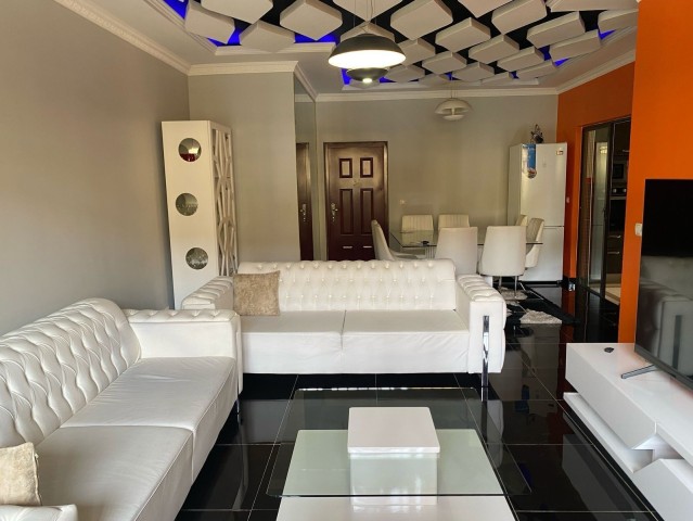 A Venda Apartamento T3, no Condomínio Jardim de Rosas, Camama.