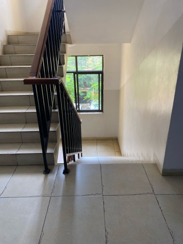 A Venda Apartamento T3, no Condomínio Jardim de Rosas, Camama.