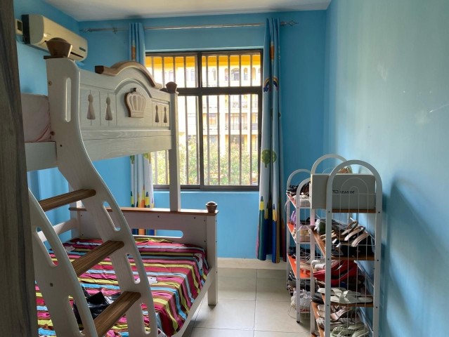 A Venda Apartamento T3, no Condomínio Jardim de Rosas, Camama.