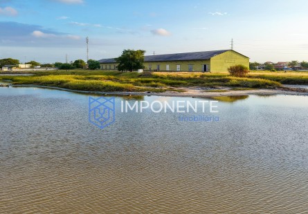 Naves no corredor do Lobito, Bairro Caponte, Lobito, Benguela.