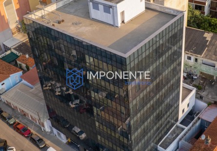 Edifício comercial de escritórios nas Ingombotas.