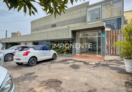 Edifício Comercial nas Ingombotas