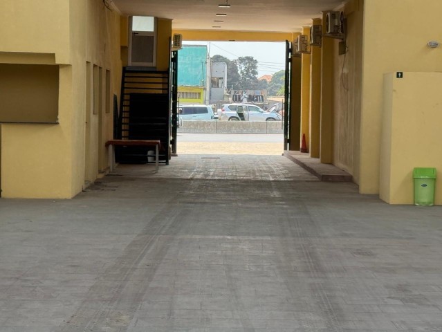 A Venda Arrenda-Se Armazém A Beira Estrada