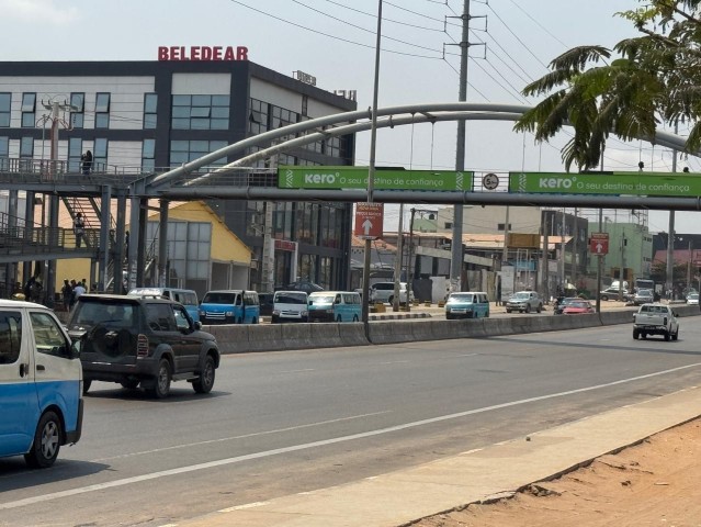 A Venda Arrenda-Se Armazém A Beira Estrada