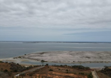Terreno de 01 hectare na primeira linha da estrada, na encosta do Ramiros, Belas.