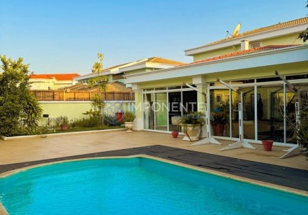 Luxuosa vivenda V7, mobiliada, com piscina, no condomínio Marés do Sul, Talatona.